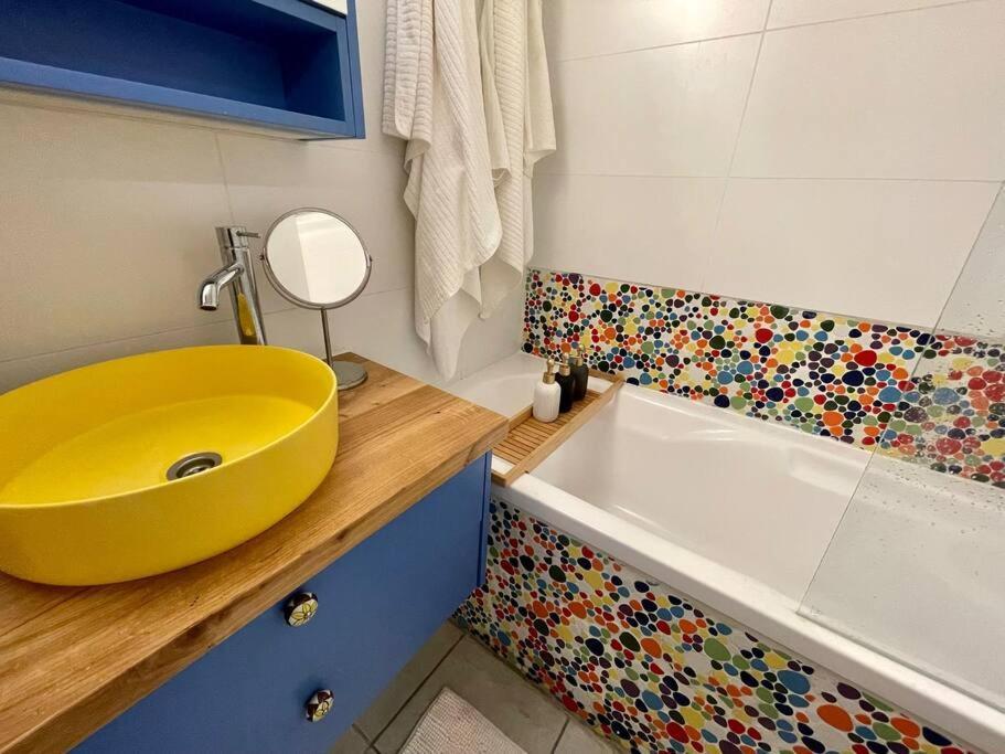 Appartamento נוף לים 3 חדרים בנאות גולף בקסריה עם בריכה וחדר כושר Caesarea Esterno foto